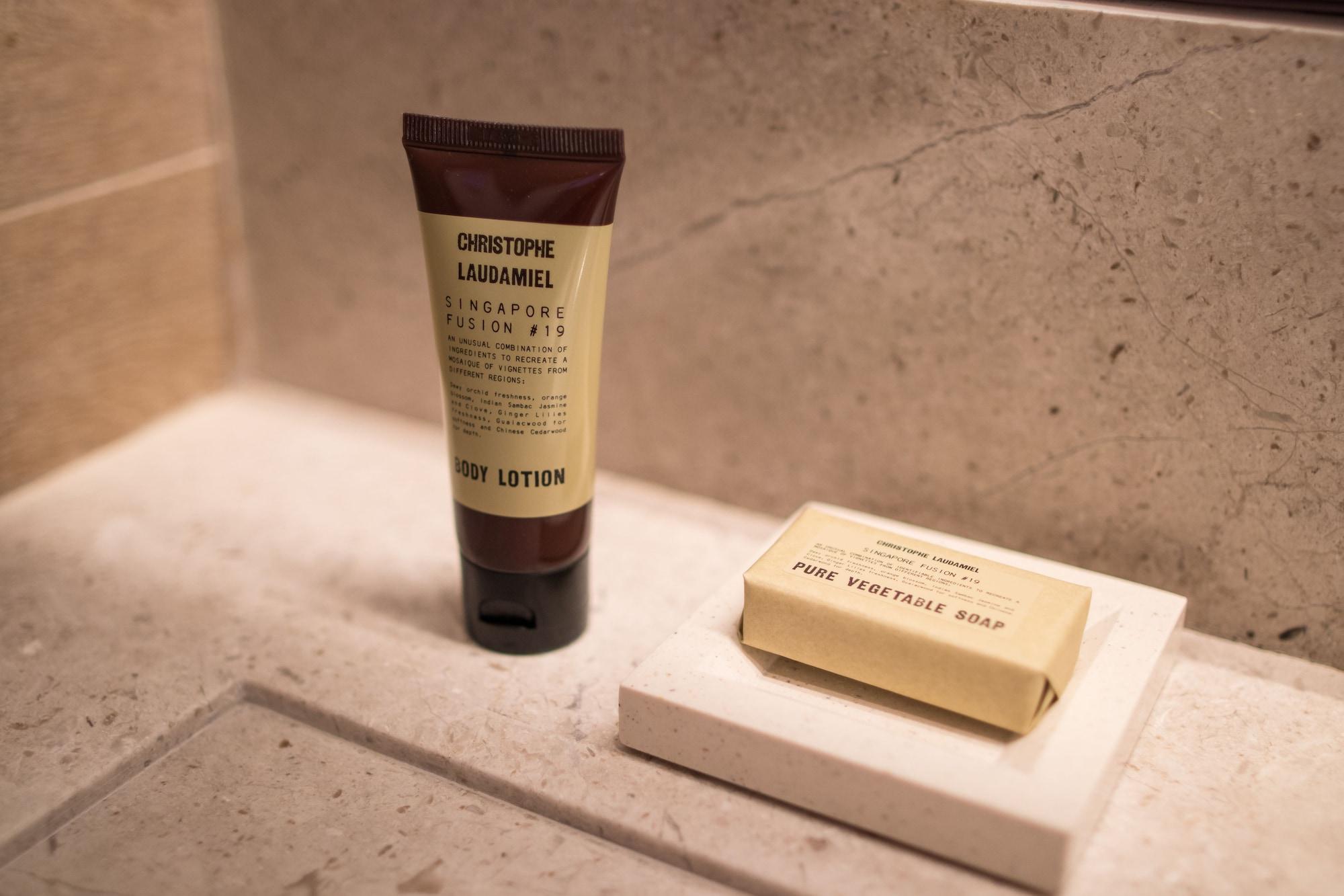 Andaz Singapore, By Hyatt Exterior photo Soap and lotion
