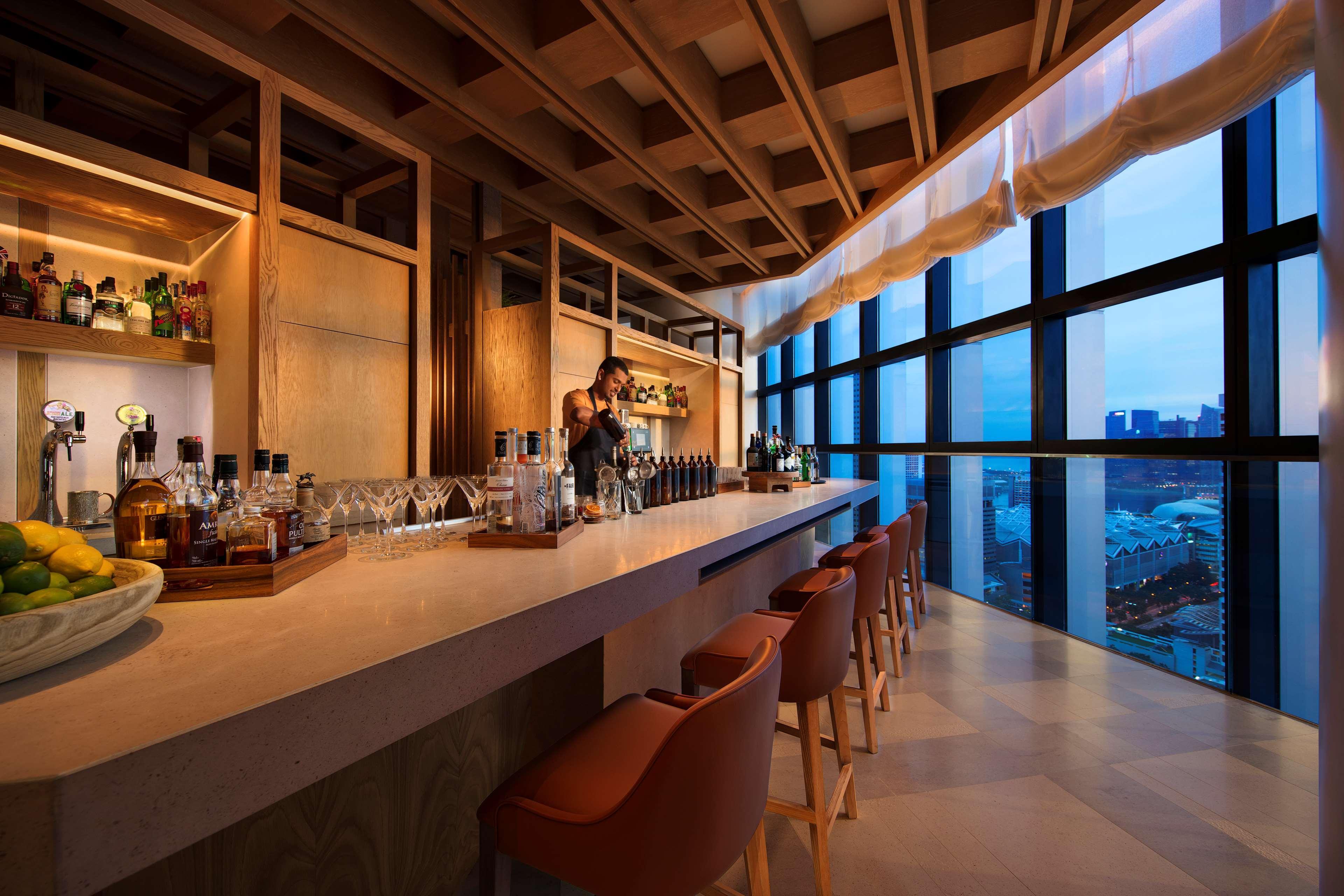 Andaz Singapore, By Hyatt Exterior photo The bar at the 360° Sky Lounge