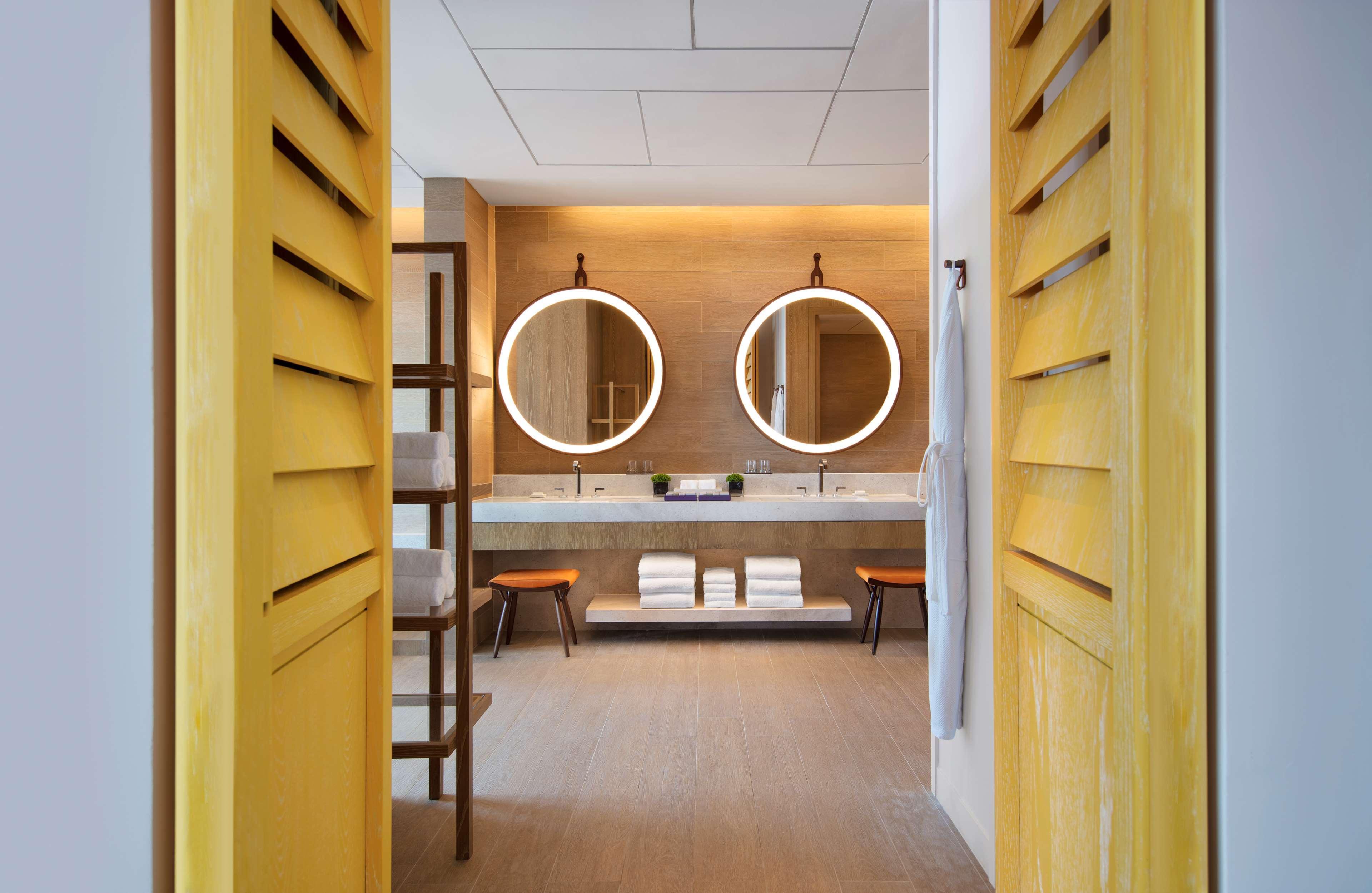 Andaz Singapore, By Hyatt Exterior photo Bathroom